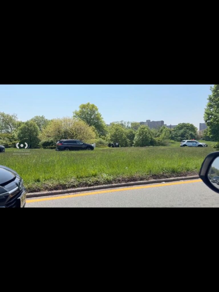 🚨 Police activity ￼near Conduit Blvd and Sutter Avenue.